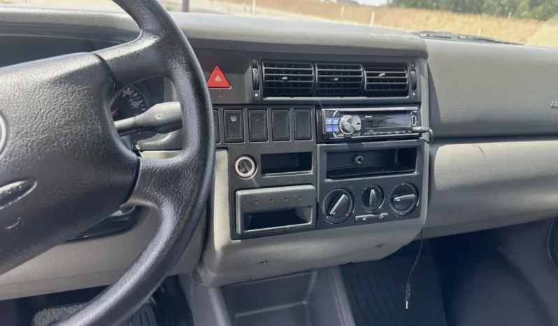 
								2004 Winnebago Rialta full									