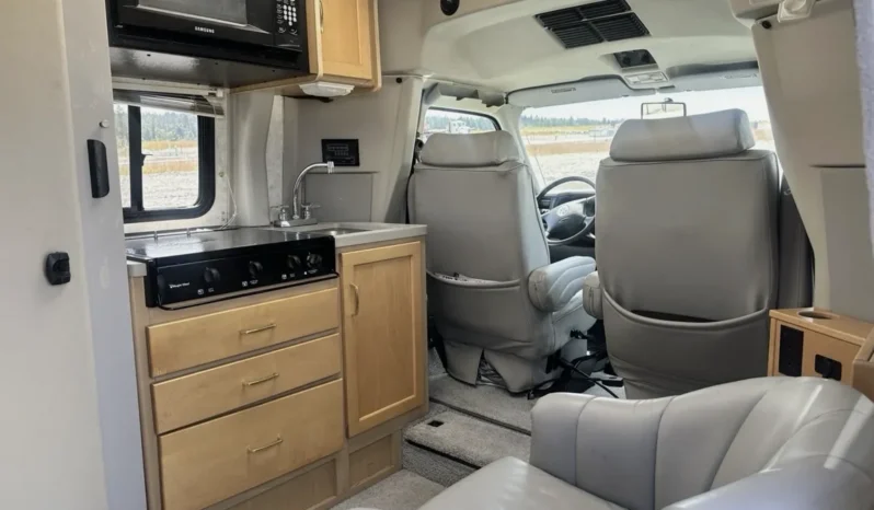 
								2004 Winnebago Rialta full									