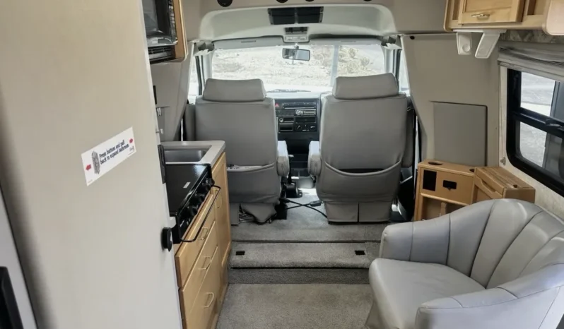 
								2004 Winnebago Rialta full									