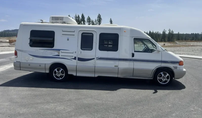 
								2004 Winnebago Rialta full									