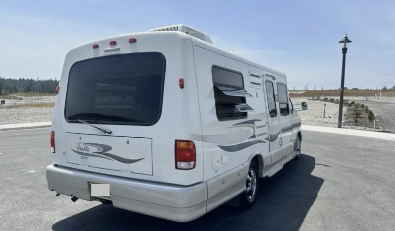 
								2004 Winnebago Rialta full									