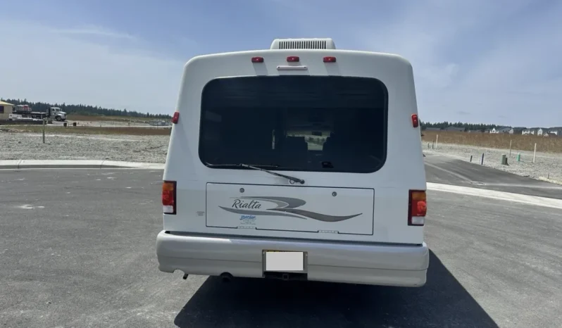 
								2004 Winnebago Rialta full									